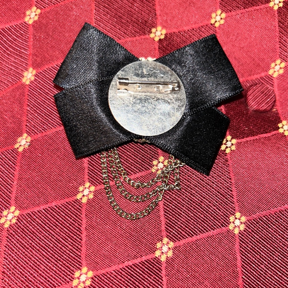Mixed media black bow brooch - Picture 2 of 2